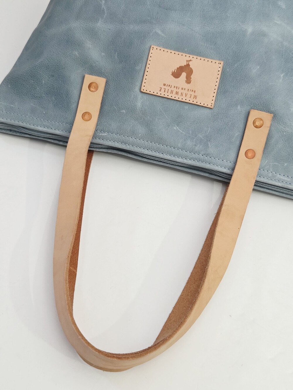 EXCELLENT MEANWHILE BACK ON THE FARM LEATHER DAY TOTE BAG - Picture 2 of 10